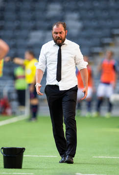 Örebros tränare Alexander Axén reagerar