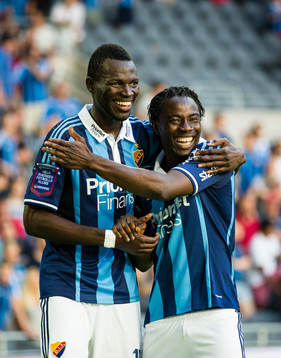 Djurgårdens Omar Colley (v) och 2-0 målskytten Sam