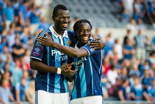 Djurgårdens Omar Colley (v) och 2-0 målskytten Sam