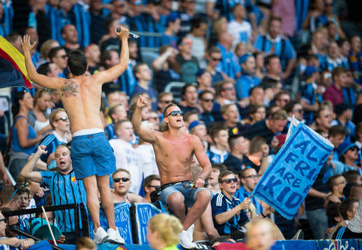 Djurgårdssupportar håller igång med sång