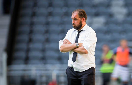 Örebros tränare Alexander Axén reagerar