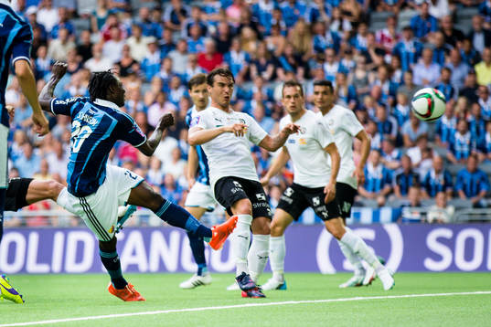 Djurgårdens Sam Johnson gör 2-0 målet