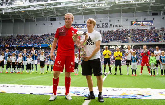 Örebros målvakt Jacob Rinne och förra