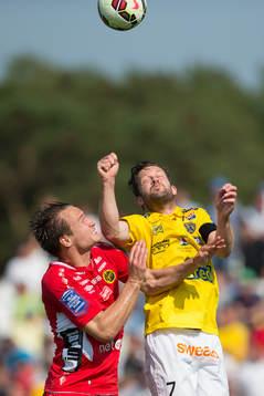 Elfsborgs Viktor Prodell och Falkenbergs David Svensson i