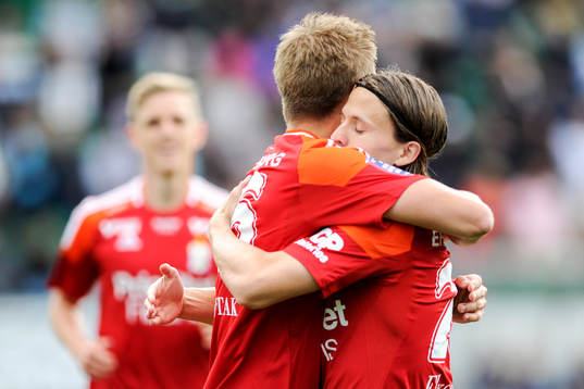 IFK Göteborgs Mikael Boman och Lasse Vibe firar