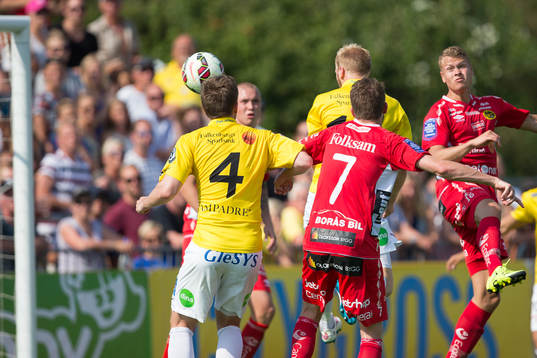 Falkenbergs Per Karlsson nickar in reduceringsmålet 2-2