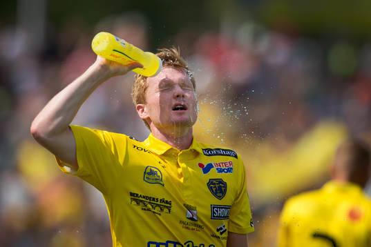 Falkenbergs Dan Keat svalkar sig