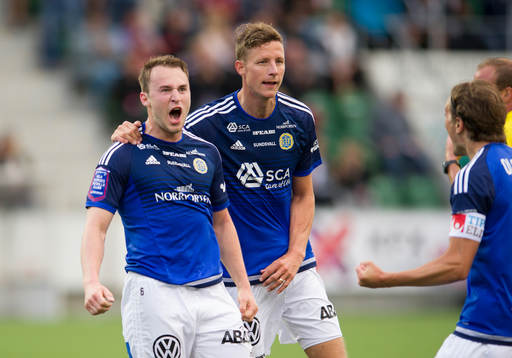 Sundsvalls Rúnar Már Sigurjónsson och Johan Eklund jublar