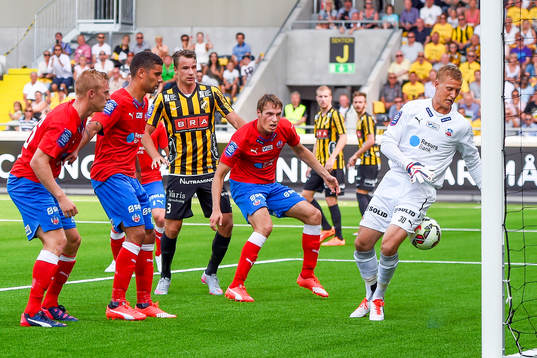 Målchans som Helsingborgs målvakt Pär Hansson lyckas