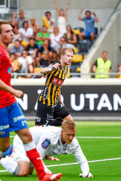 Häckens Simon Gustafson kvitterar till 1-1