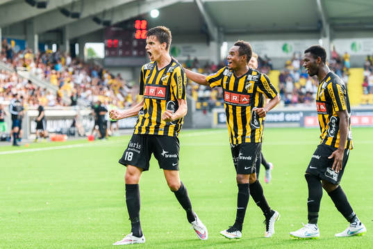 Häckens Alexander Jeremejeff firar