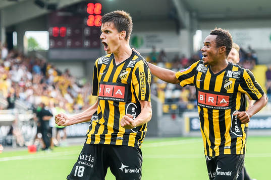 Häckens Alexander Jeremejeff firar