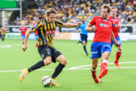 Häckens Dardan Rexhepi provar skott
