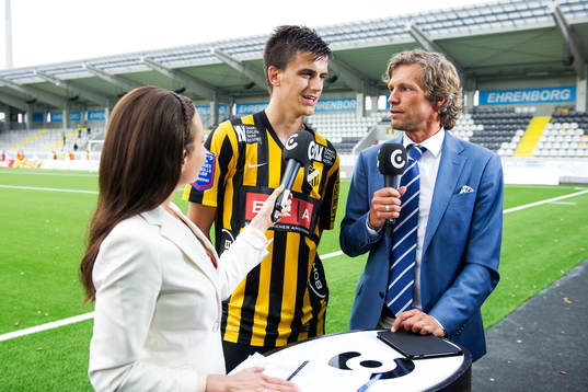 Häckens Alexander Jeremejeff blir intervjuad av Jens