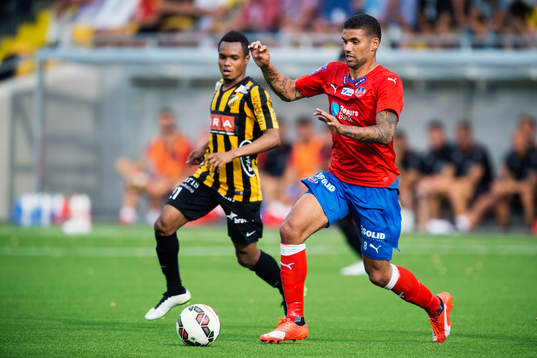 Häckens Nasiru Mohammed och Helsingborgs Victor Palsson