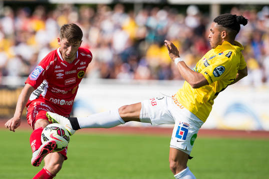 Elfsborgs Arber Zeneli och Falkenbergs Alexander Jakobsen
