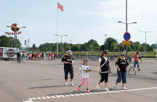 Fotbollsfans anländer