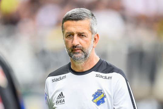 s assisterande tränare Nebojsa Novakovic