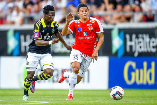 s Ebenezer Ofori och Kalmars Romário Pereira Sipião