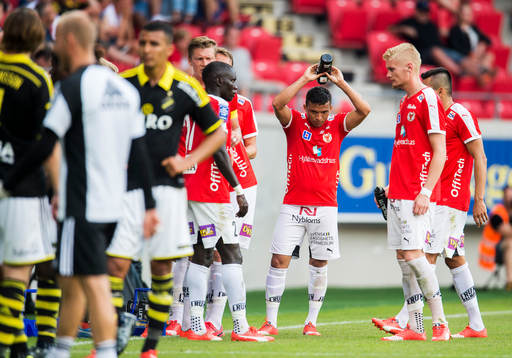 Kalmars Ismael Silva Lima  med lagkamrater