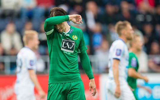 Hammarbys Linus Hallenius tar sig för pannan