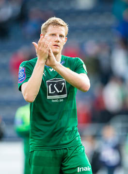 Hammarbys Lars Saetra tackar publiken