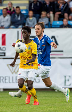 Närkamp mellan Lunds Elie Mukanga och Trelleborgs Martin