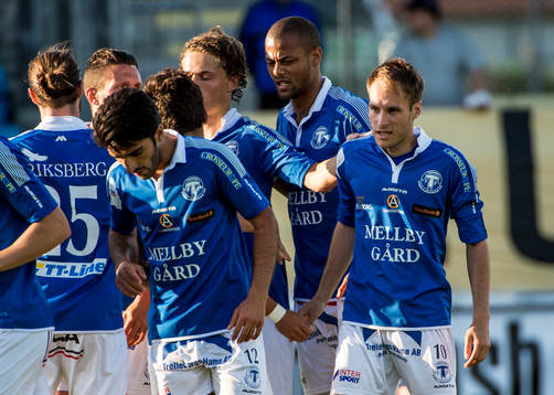Jubel i Trelleborg åt Zoran Jovanovic till höger 4-0 mål