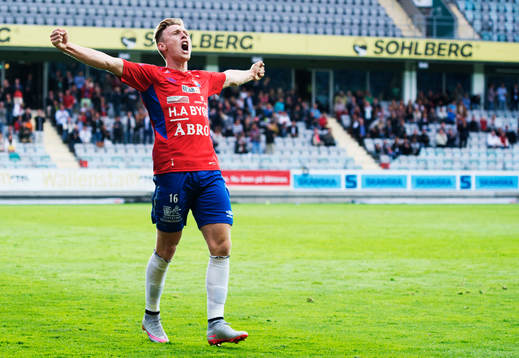 Örgrytes Sebastian Olsson jublar