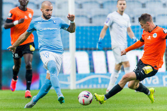 Malmö FFs Guillermo Molins jagar boll