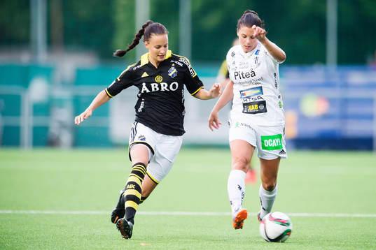AIKs Jennie Nordin och Piteås Hanna Pettersson