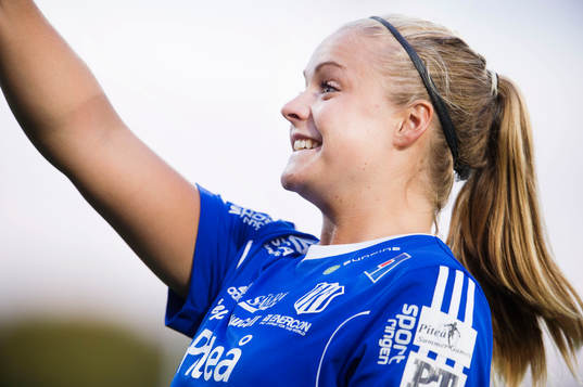 Piteås målvakt Hilda Carlén jublar