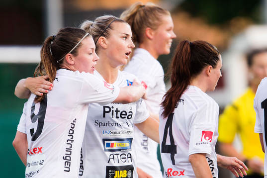 Piteås spelare jublar