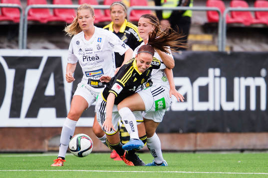 Piteås Emilia Appelqvist och Nina Jakobsson stoppar AIKs
