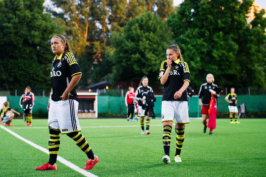AIKs Filippa Angeldal och Eldina Ahmic deppar