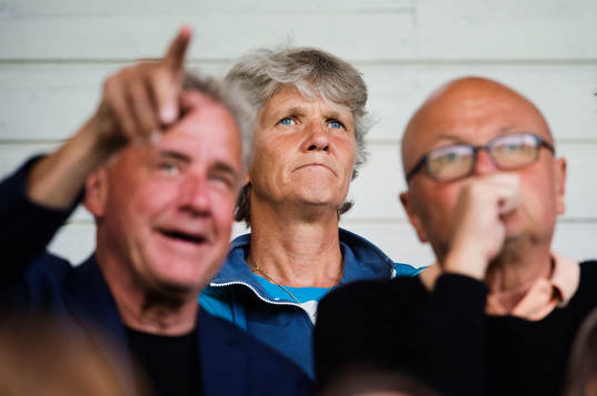 Sveriges förbundskapten Pia Sundhage på läktaren