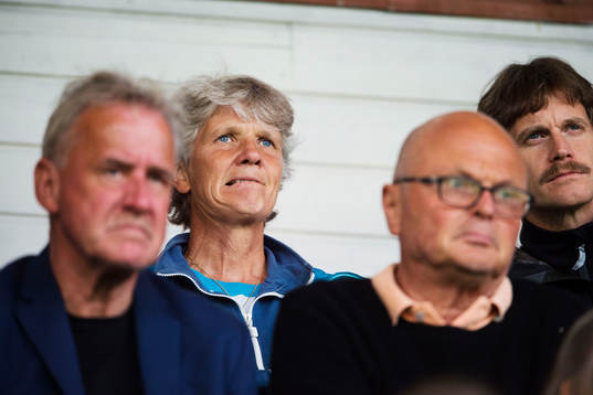 Sveriges förbundskapten Pia Sundhage på läktaren