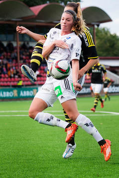 Piteås Pauline Hammarlund och AIKs Jennie Nordinunder