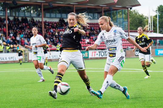 AIKs Jennie Nordin och Piteås Lotta Ökvist