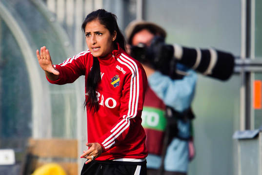 AIKs tränare Nazanin Vaseghpanah
