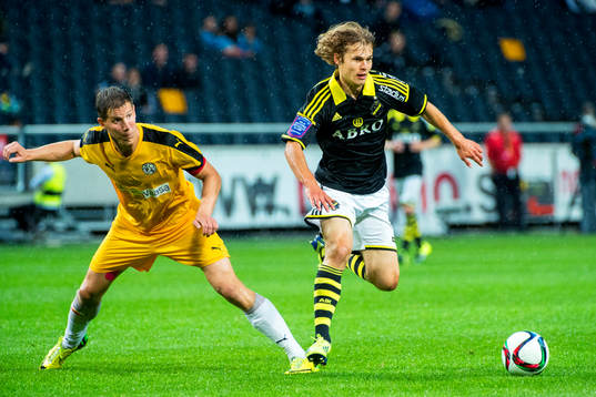 s Ville Koskimaa och AIK:s Sam Lundholm