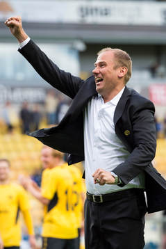 Elfsborgs manager Magnus Haglund jublar