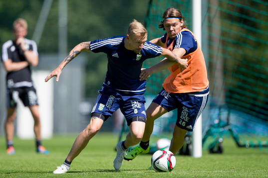 IFK Göteborgs Sebastian Eriksson mot Karl Bohm