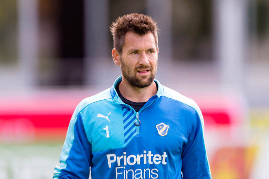 Halmstads målvakt Stojan Lukic före fotbollsmatchen i