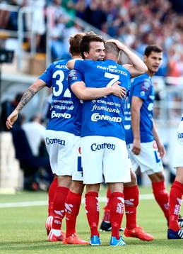Åtvidabergs Simon Skrabb kramar om Kristian Bergström