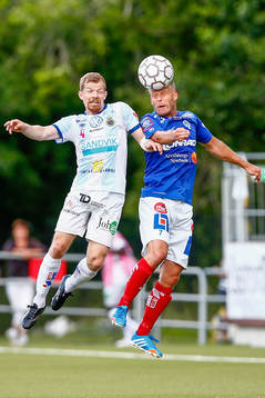 Gefles Jonas Lantto och Åtvidabergs Kristian Bergström i