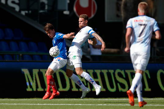 Gefles Jesper Florèn och Åtvidabergs Simon Skrabb i duell