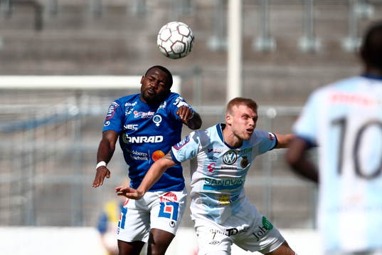 Åtvidabergs John Owoeri och Gefles Robin Nilsson