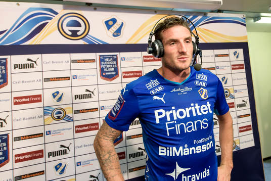 Halmstads James Keene blir intervjuad