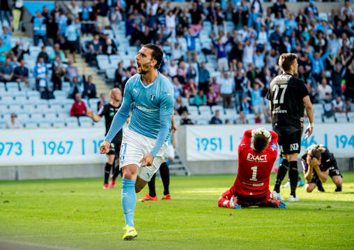 Malmö FFs Agon Mehmeti jublar åt 2-2 i sista matchminuten